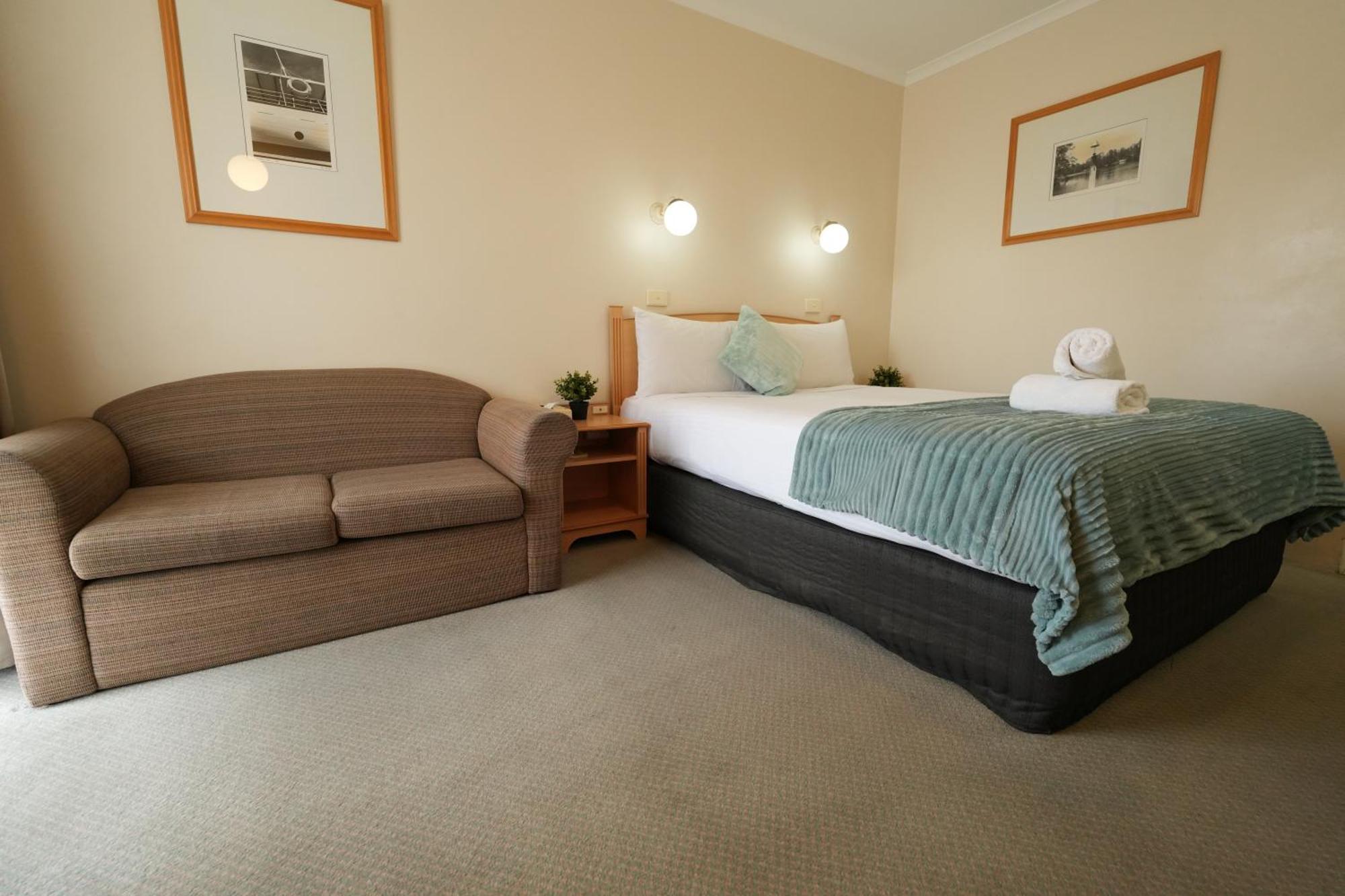 The Oxley Motel 3*